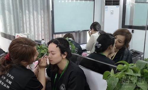 美容院活动小游戏_美容院培训游戏_美容院游戏大全