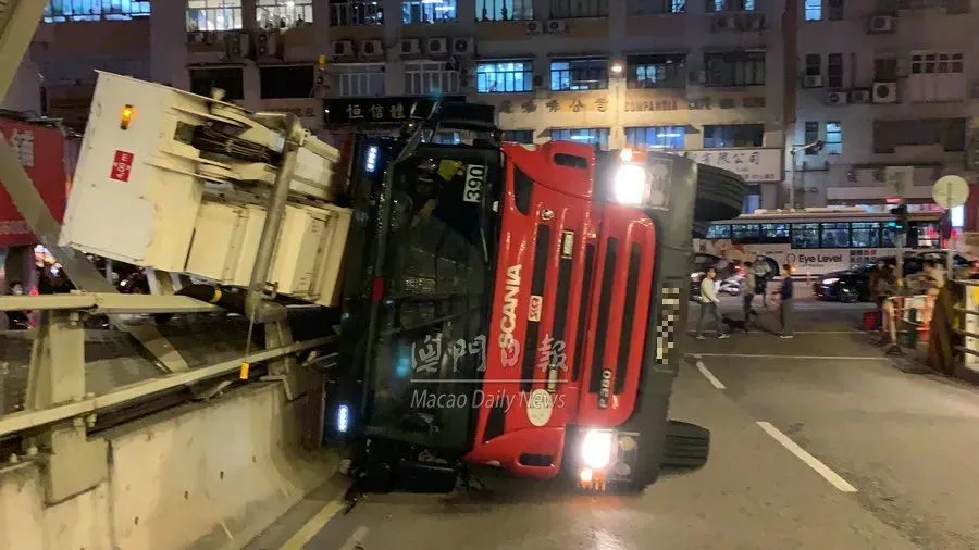 网络词语开车翻车什么意思_翻车的游戏_游戏翻斗车开始了