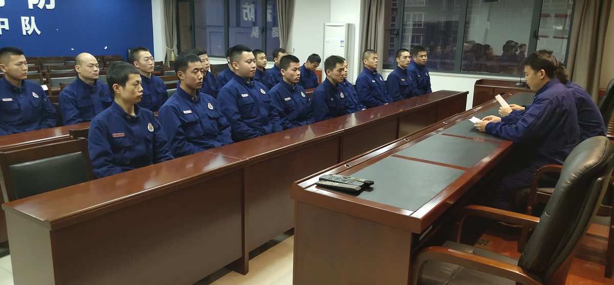 明日方舟资深干员搭配支援_明日方舟中资深干员_明日方舟资深干员tag搭配