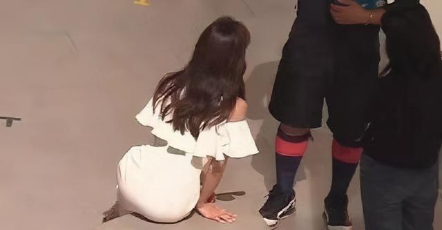 打美女光屁屁脱身打_打美女屁屁_妈妈打女儿屁屁打到紫