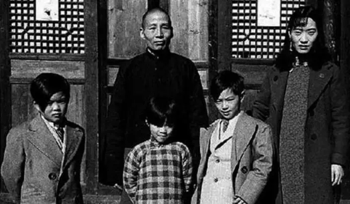 地主视频是什么意思_qq游戏上的 视频斗地主 为什么很多女末子进去不准_叫地主的游戏