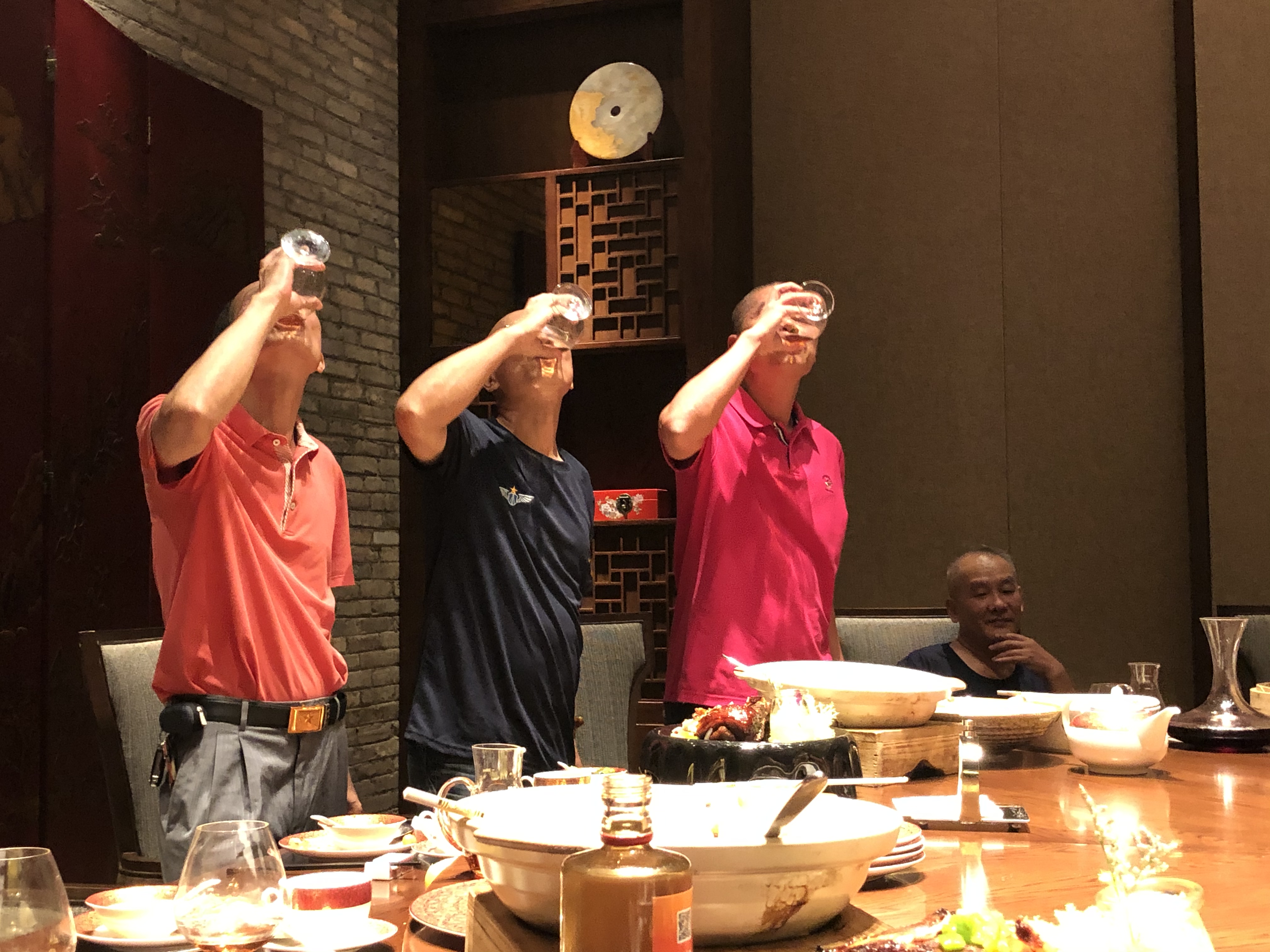 聚会玩游戏有哪些_聚会玩的游戏_聚会玩游戏的惩罚