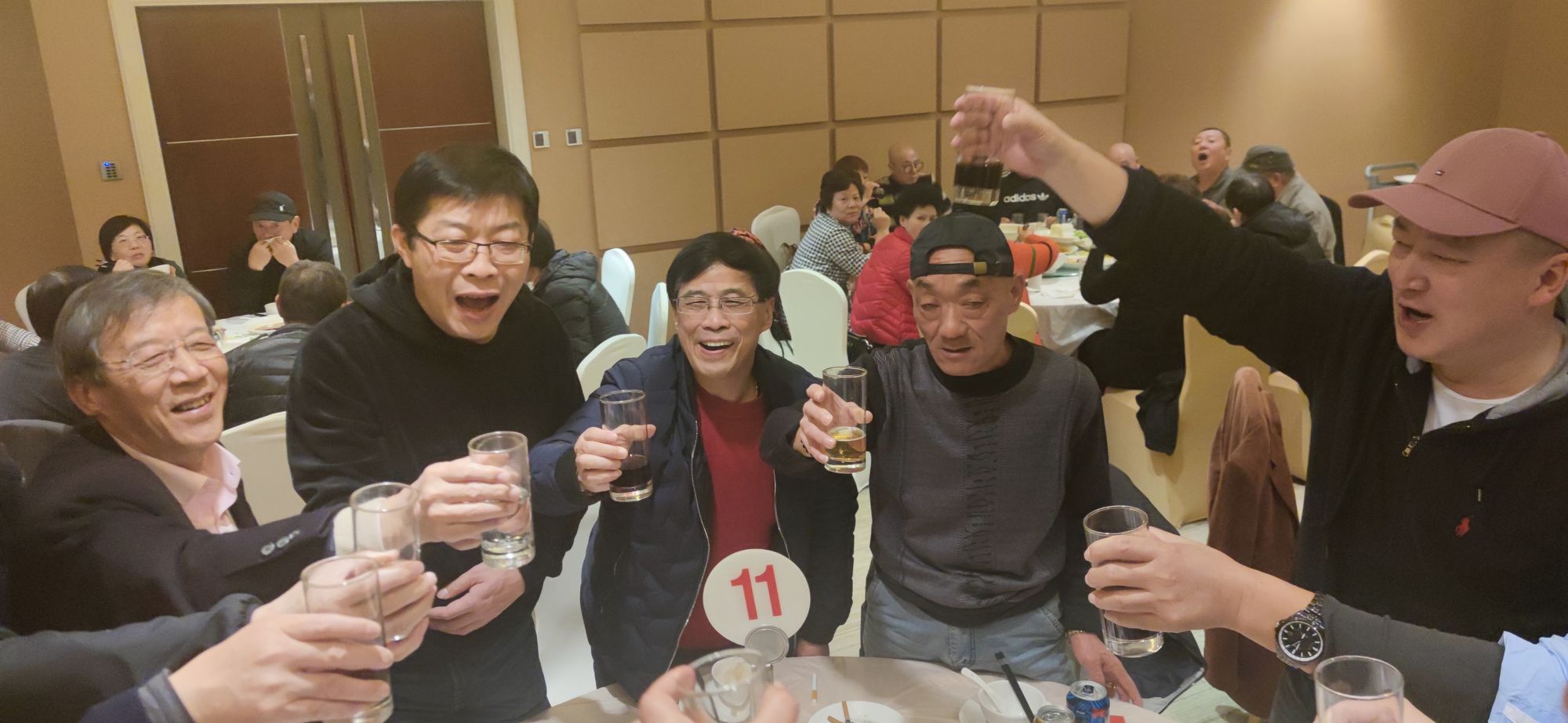 聚会玩游戏的惩罚_聚会玩游戏有哪些_聚会玩的游戏