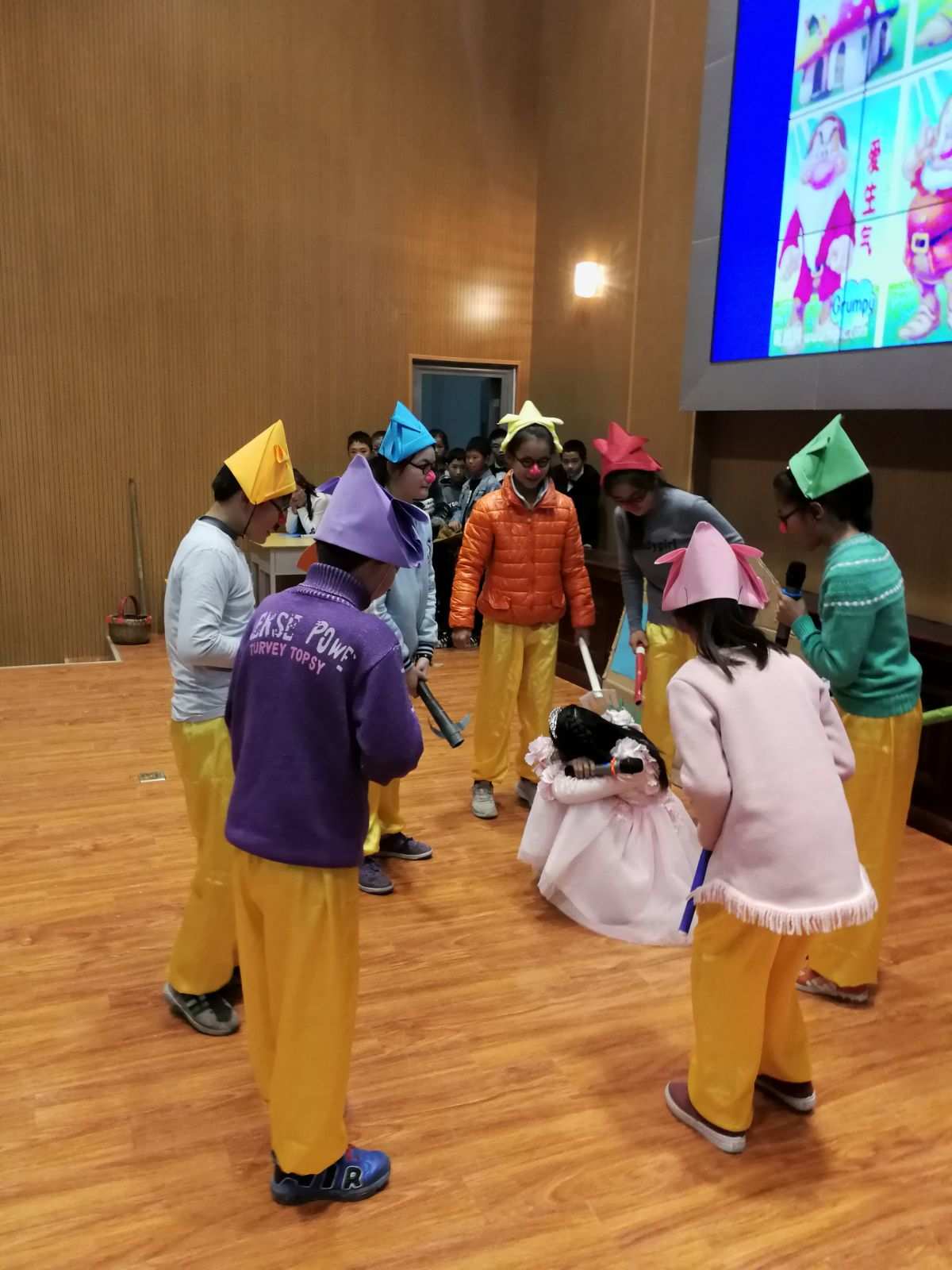 幼儿园开展角色游戏_幼儿角色游戏观察记录_幼儿角色游戏鞋店图片