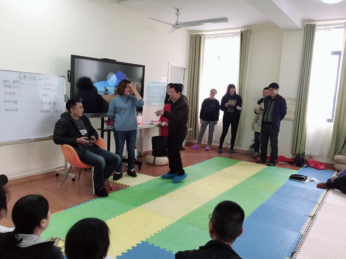 沟通技巧的互动游戏_室内沟通小游戏_沟通互动游戏