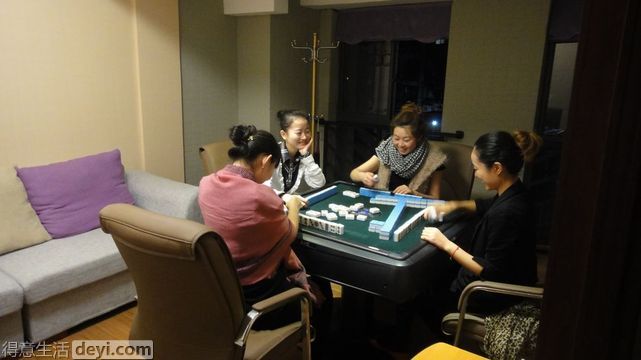 美女麻将比赛视频_四川真人版美女脱衣麻将