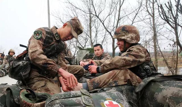 明日方舟资深干员tag搭配_电信外线员真心难干