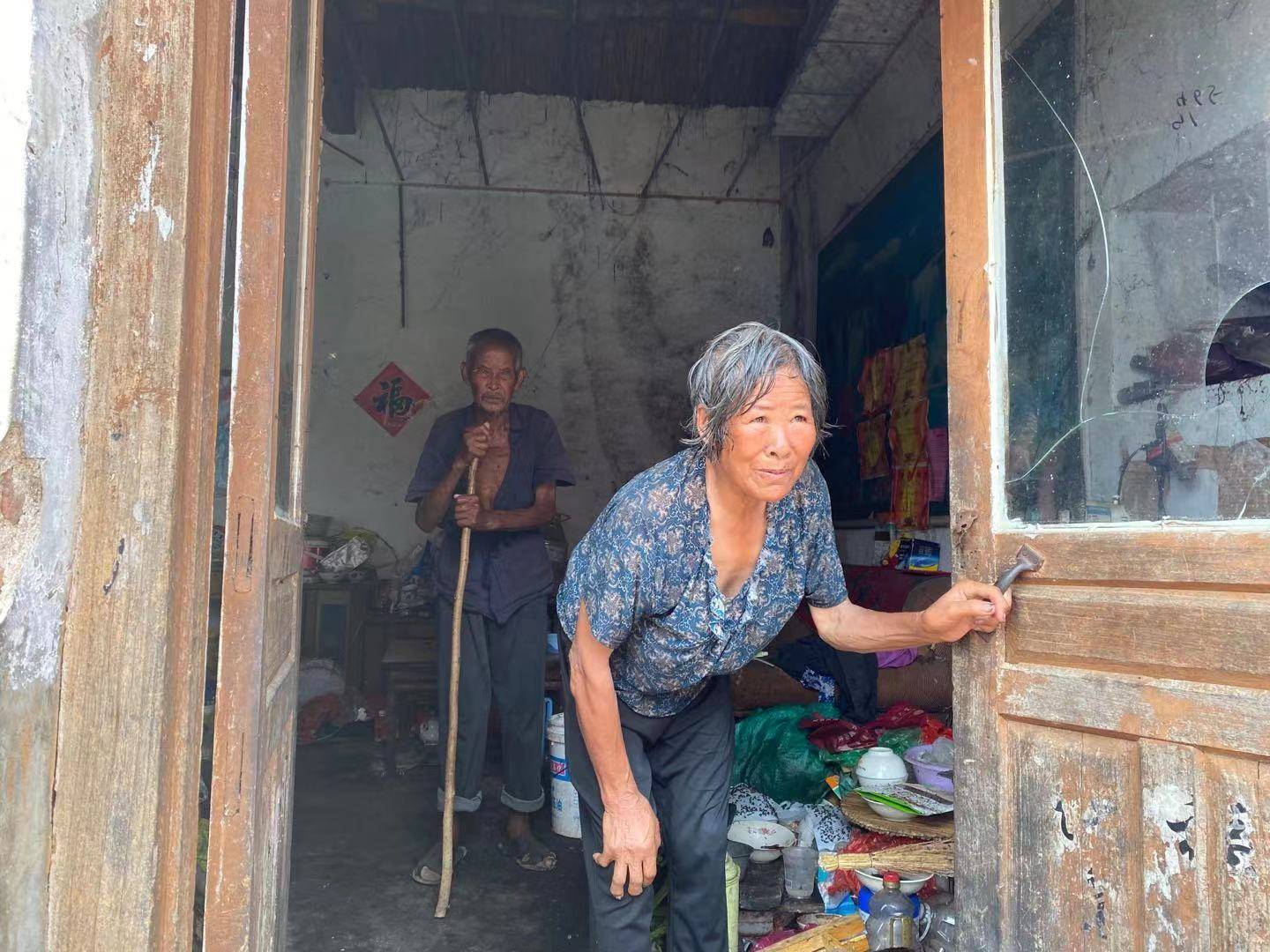 奶奶服装图片_奶奶的衣服怎么画图片_没有衣服女人的奶奶的图片