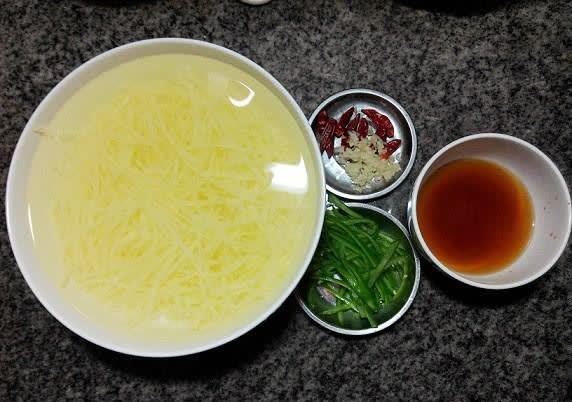 土豆腌制咸菜的做法大全_腌土豆_土豆腌咸菜怎样腌好吃