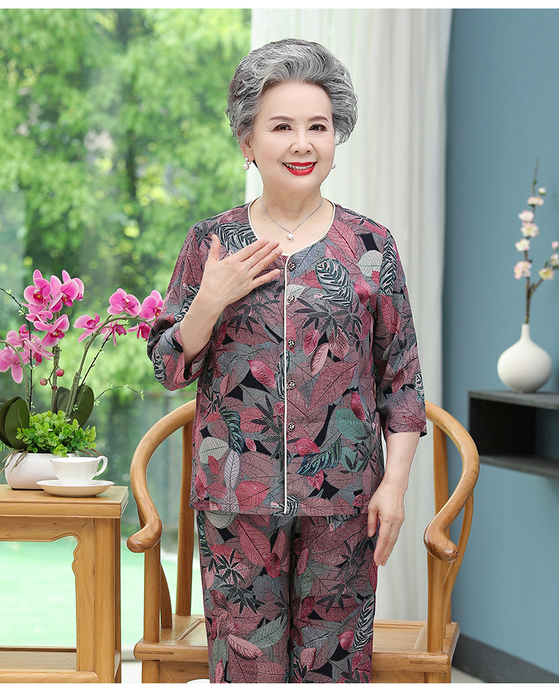 弯腰_弯腰露点_郭书瑶爆乳弯腰