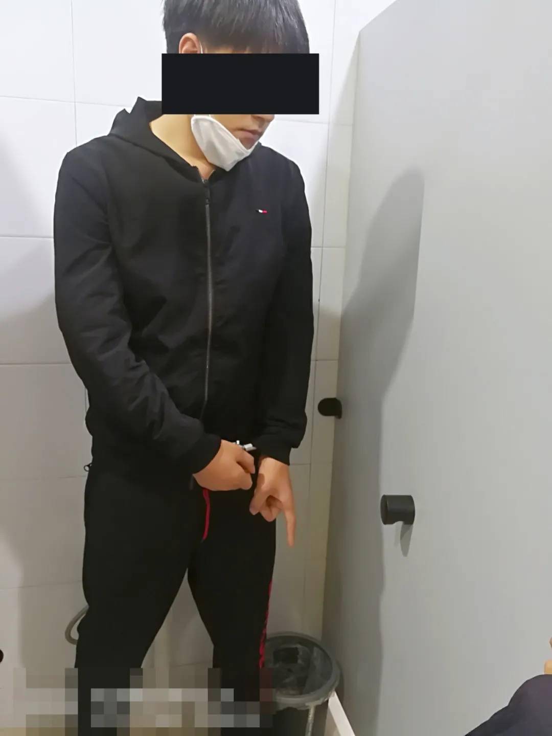 军营美女厕所_看美女上厕所_梦见去厕所鞋上沾屎