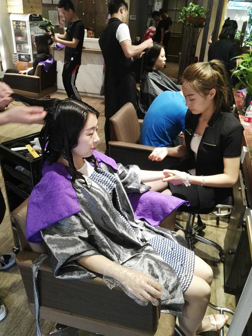 时尚美发店店名_爱尚美发店_奇妙的美发店