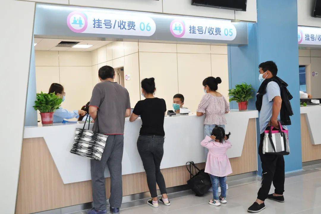 凿壁偷的故事_凿壁偷光找出十个不合理的地方_凿壁偷光可信吗