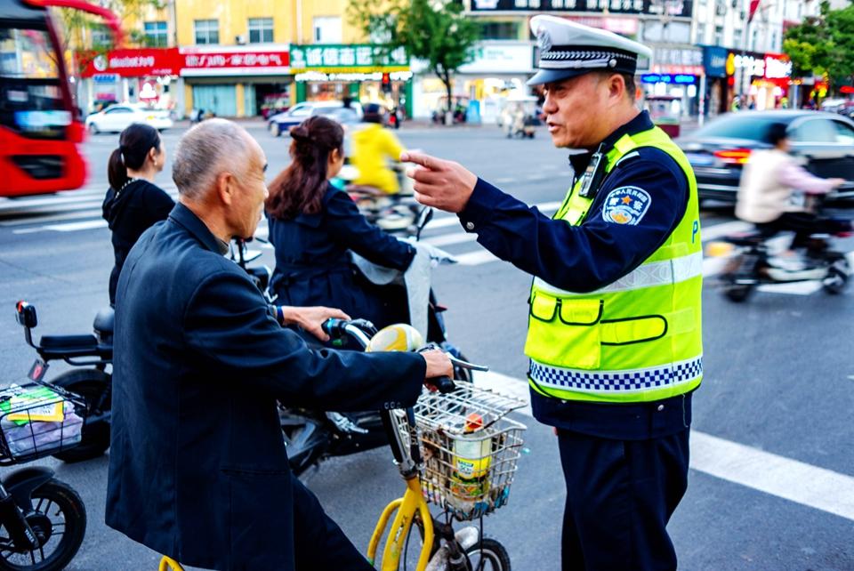 海南椰城交警电话_椰城交警官网_椰城交警