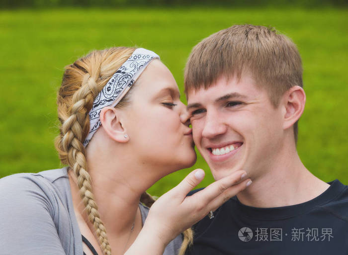 我想亲吻你的脸颊英文_脸颊英文单词_脸颊英文