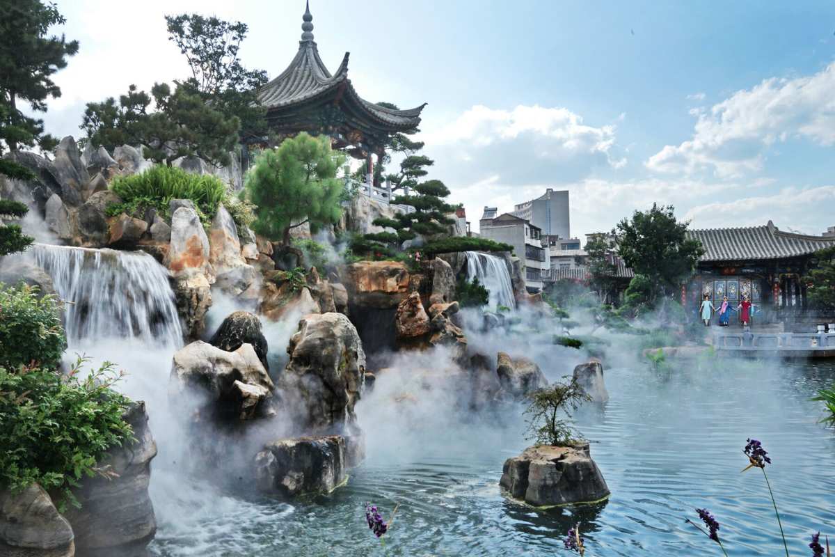 望舒客栈假山在哪_客栈假山所对应的山是什么_客栈上的假山
