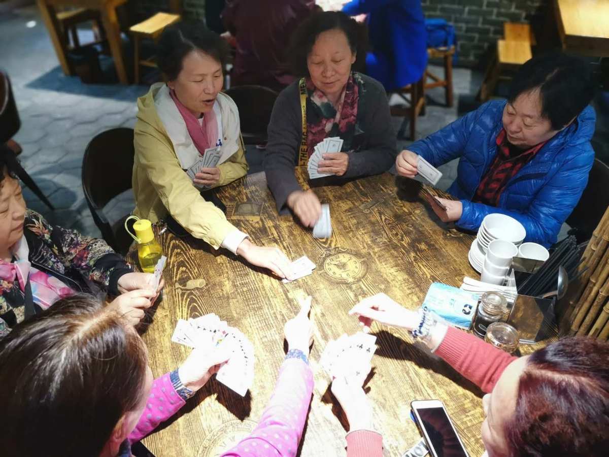 扑克牌游戏小猫钓鱼_扑克牌游戏小明背对小亮_扑克牌小游戏