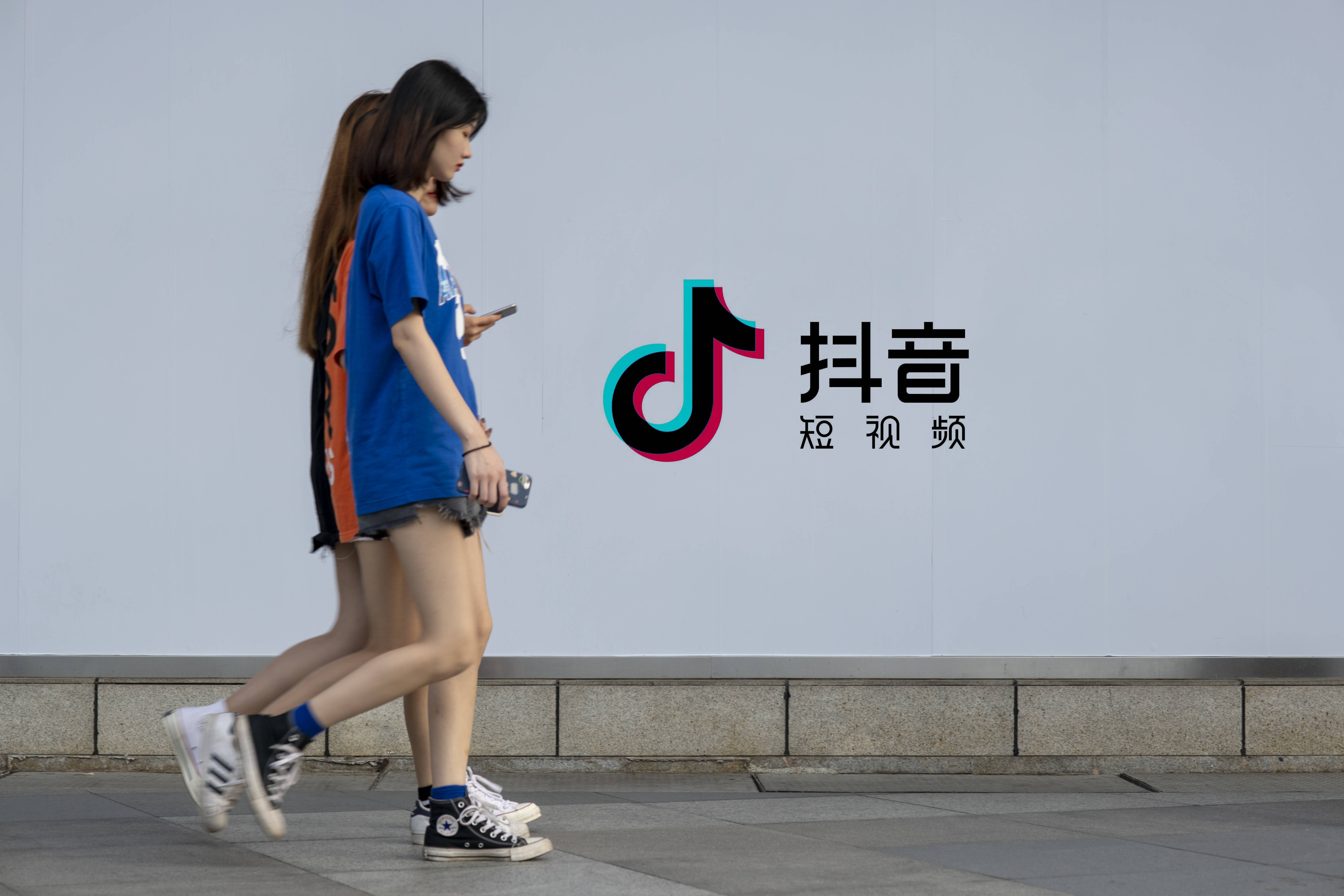 抖音迎着那道光什么歌_抖音迎着那道光什么歌_抖音迎着那道光什么歌