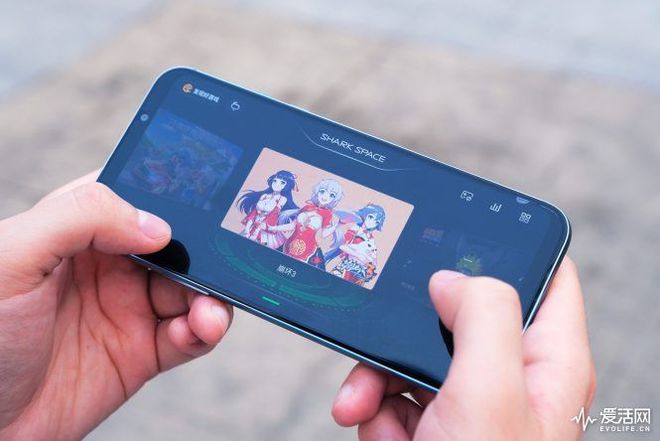 百元手机玩吃鸡游戏哪个好_鸡吃米游戏_手机喂鸡游戏
