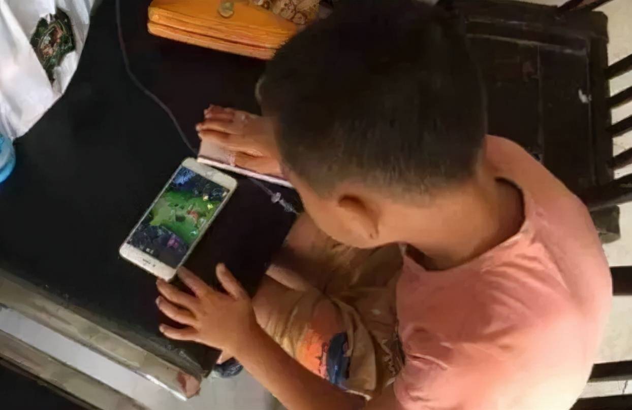 小孩玩喜欢手机游戏的原因_小孩玩喜欢手机游戏正常吗_3岁小孩喜欢玩的手机游戏