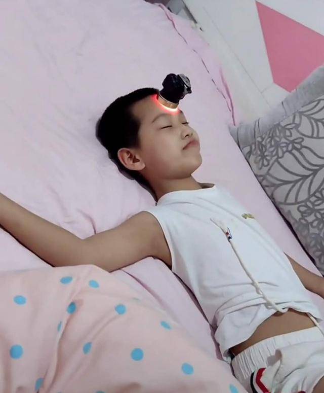 弟弟不给我玩妈妈手机游戏_弟弟爱玩游戏_弟弟玩妈妈手机游戏怎么办