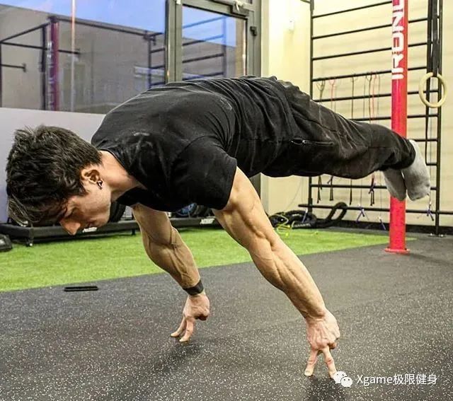 肌肉男变身模拟器_变身肌肉男手机游戏视频_视频变身肌肉男手机游戏大全