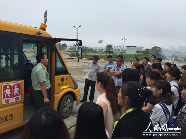 超级校车动画片_超级校车游戏下载手机版_超级校车的图片