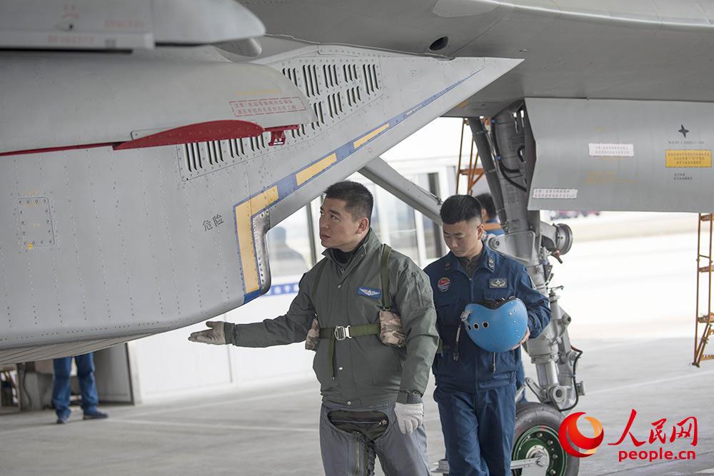 歼11d_11度适合穿什么衣服_11点是什么时辰