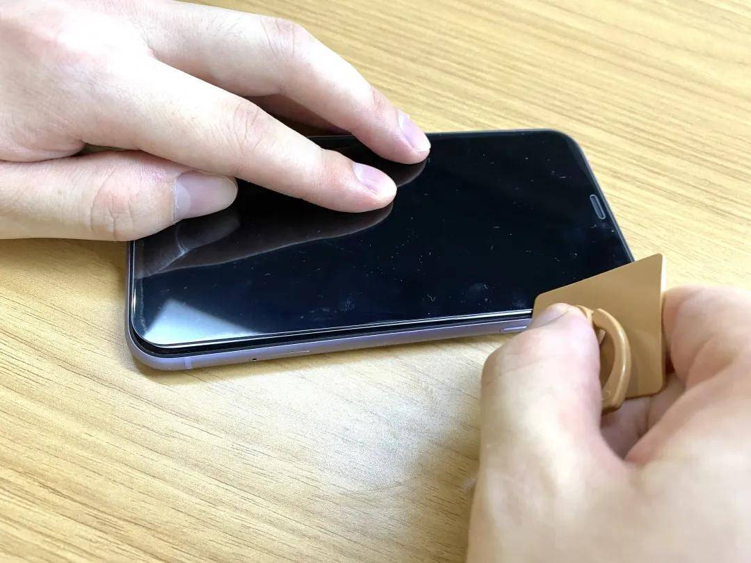 钢化膜四周有气泡压不下去_气泡膜变硬_气泡膜产生坏泡的原因是什么