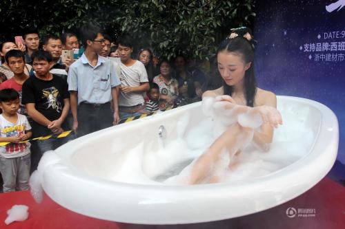 裸体男人洗澡_男人怎样洗澡保健_给男人洗澡的手机游戏