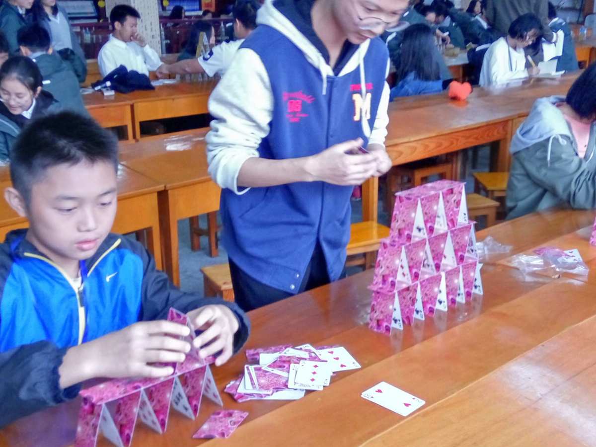 不用手机怎么玩的小游戏_玩手机游戏小拇指支架_玩手机游戏小拇指变形