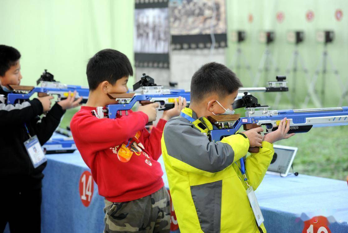 1g手机能玩什么射击游戏_射击游戏多少帧数_手机玩射击游戏好蠢