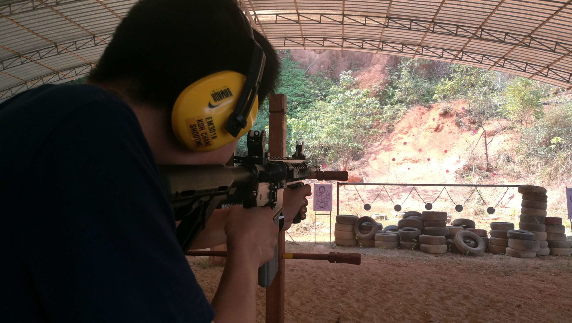 射击游戏多少帧数_手机玩射击游戏好蠢_1g手机能玩什么射击游戏
