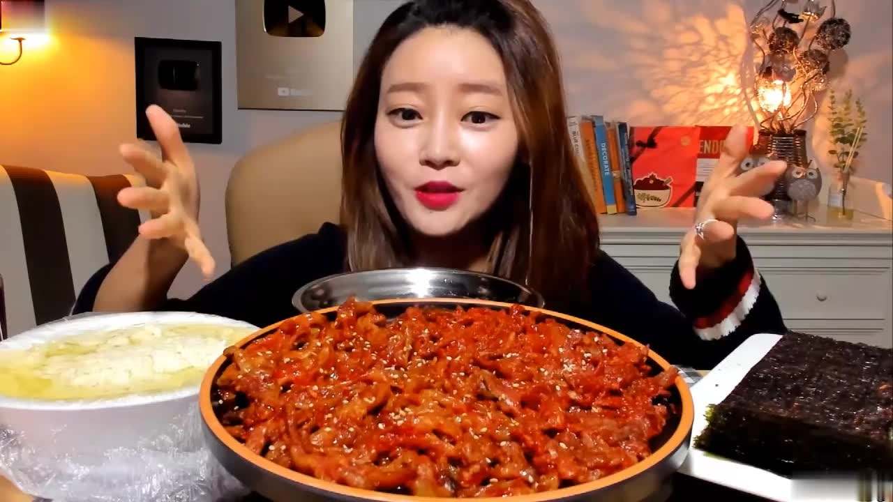 吃播一晚上吃那么多是真的吗_晚上刷到吃播_吃播晚上吃那么多会催吐吗