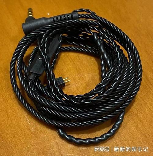 电脑耳机玩游戏声音小怎么办_电脑耳机打游戏声音小_电脑连手机游戏耳机声音小