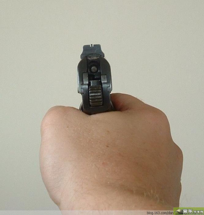 拿锤子的单机游戏_锤子手机射击游戏_手游锤子游戏