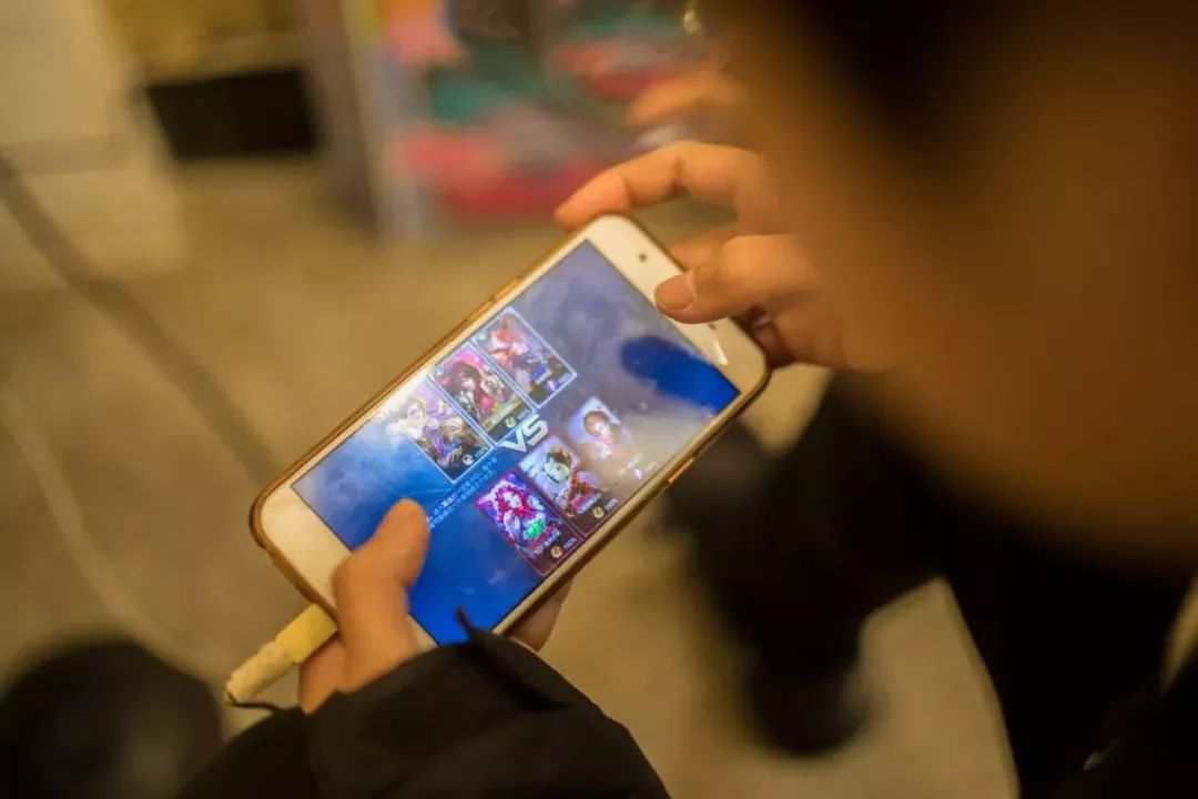 消息回打手机游戏会封号吗_玩游戏回消息_打游戏一边回消息的手机