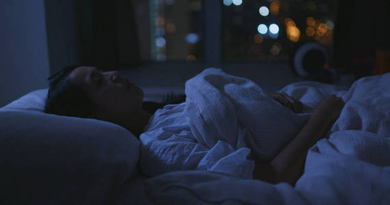 半夜三更手机玩游戏卡_半夜卡玩手机游戏怎么回事_半夜卡玩手机游戏怎么解决