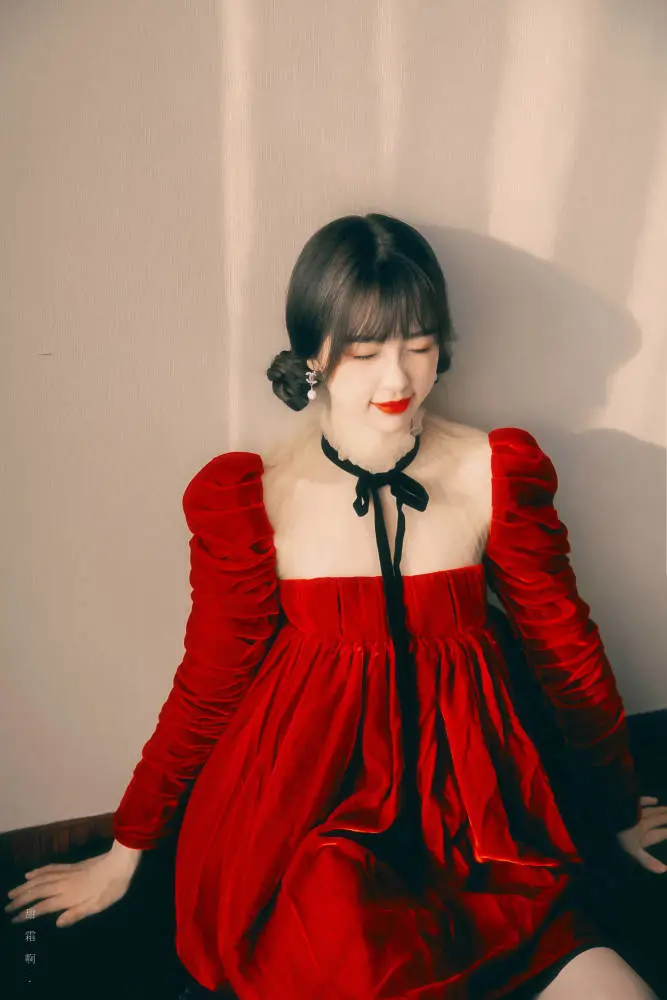 触手怪兽侮辱女奥特曼_触手侮辱美女手机游戏下载_触手游戏手游