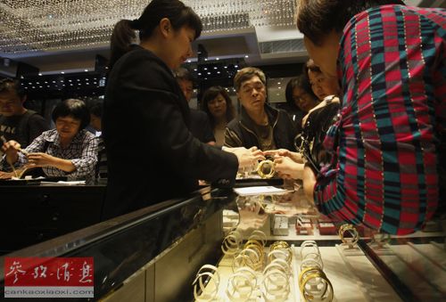店铺员工玩手机_店员玩手机游戏_店员玩手机游戏怎么办