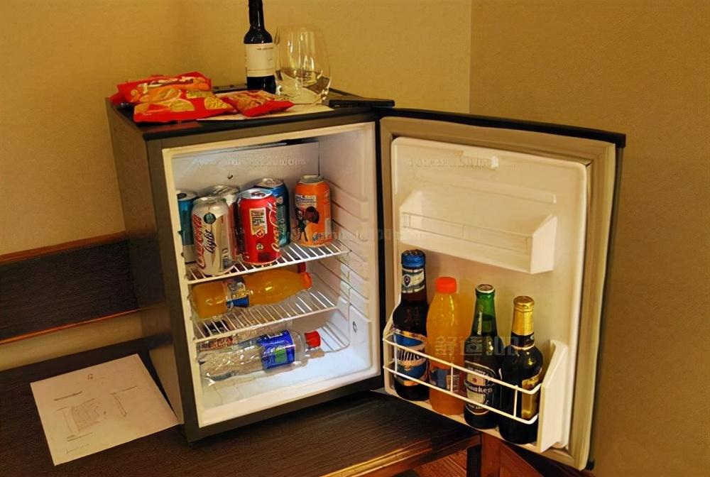 手机烫玩游戏会不会卡顿_打游戏手机烫要不要手机壳_手机烫玩游戏会卡吗