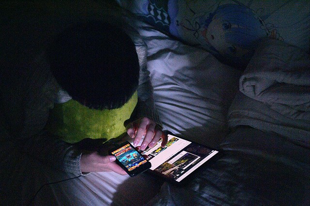 大人玩手机小孩玩游戏吗_玩大人小孩手机游戏犯法吗_大人玩小孩的游戏