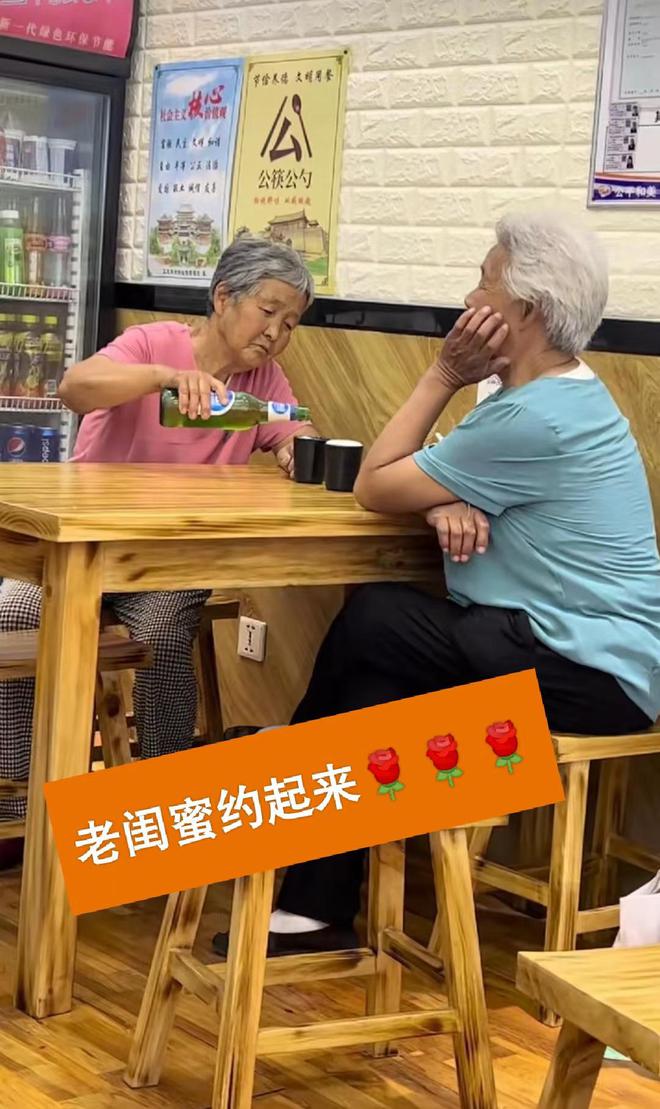 踢牙老奶奶本意_老奶奶踢飞小孩_踢牙老奶奶
