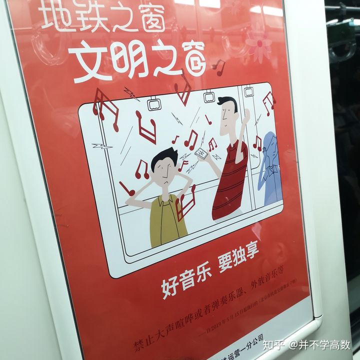 戴耳机玩手机游戏外放声音-别再这样了！戴耳机玩游戏外放声音，