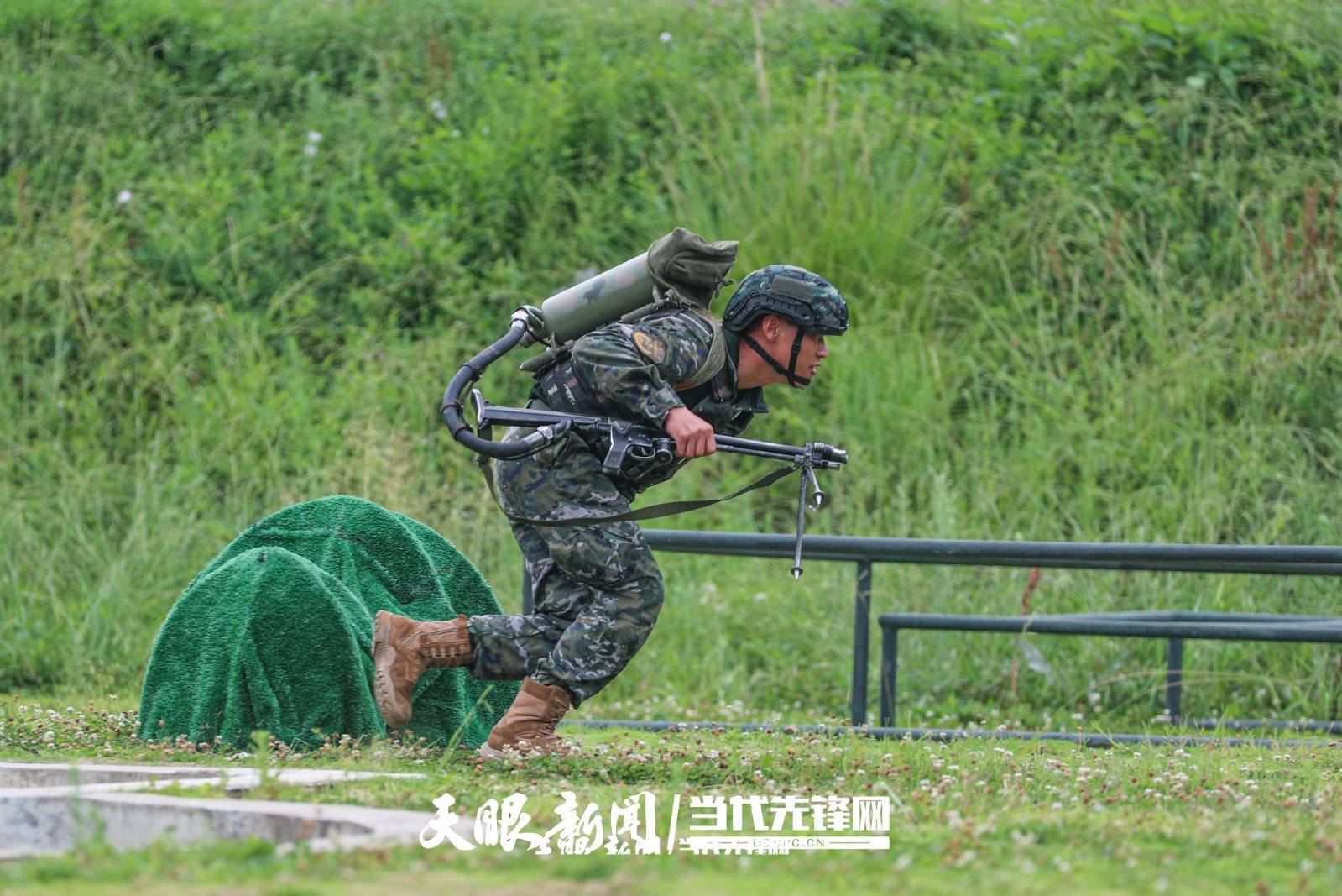 游戏枪战手机人怎么玩_5人枪战游戏手机游戏_手机枪战小游戏
