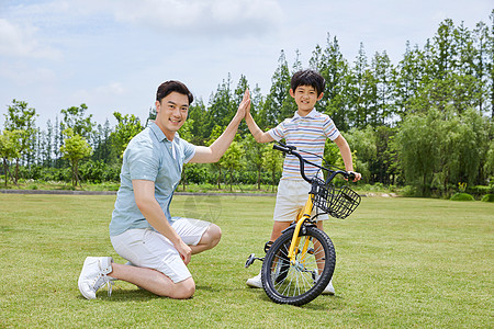 掉爸爸手机游戏叫什么_爸爸手机掉了游戏_掉爸爸手机游戏怎么玩