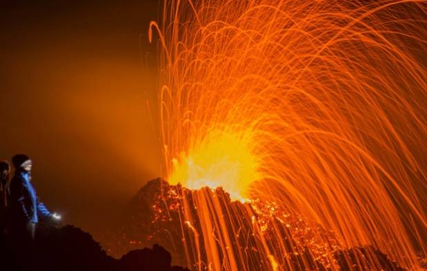 加拿大山火烧了多久_加拿大火山_加拿大的火山