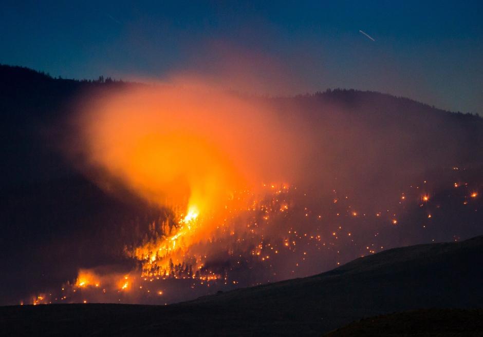 加拿大山火烧了多久_加拿大火山_加拿大的火山