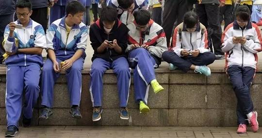6岁小孩玩手机游戏_小孩玩手机游戏怎么控制_小孩玩手机游戏扣费怎么追回