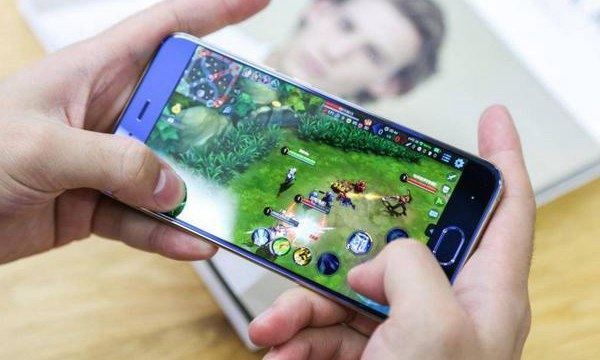 手机放置游戏_放家里玩游戏的手机好吗_放首玩游戏